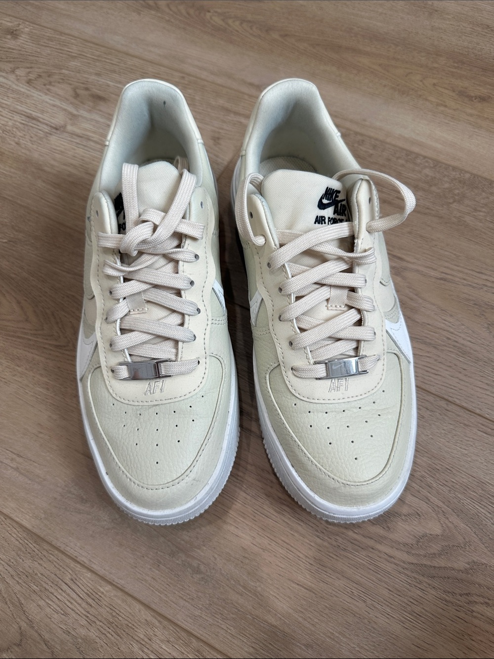 Nike Air Force 1 Low in Cream and White